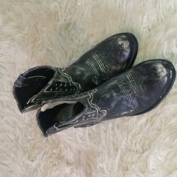 Steven by Steve Madden distress Western booties - Picture 3 of 5